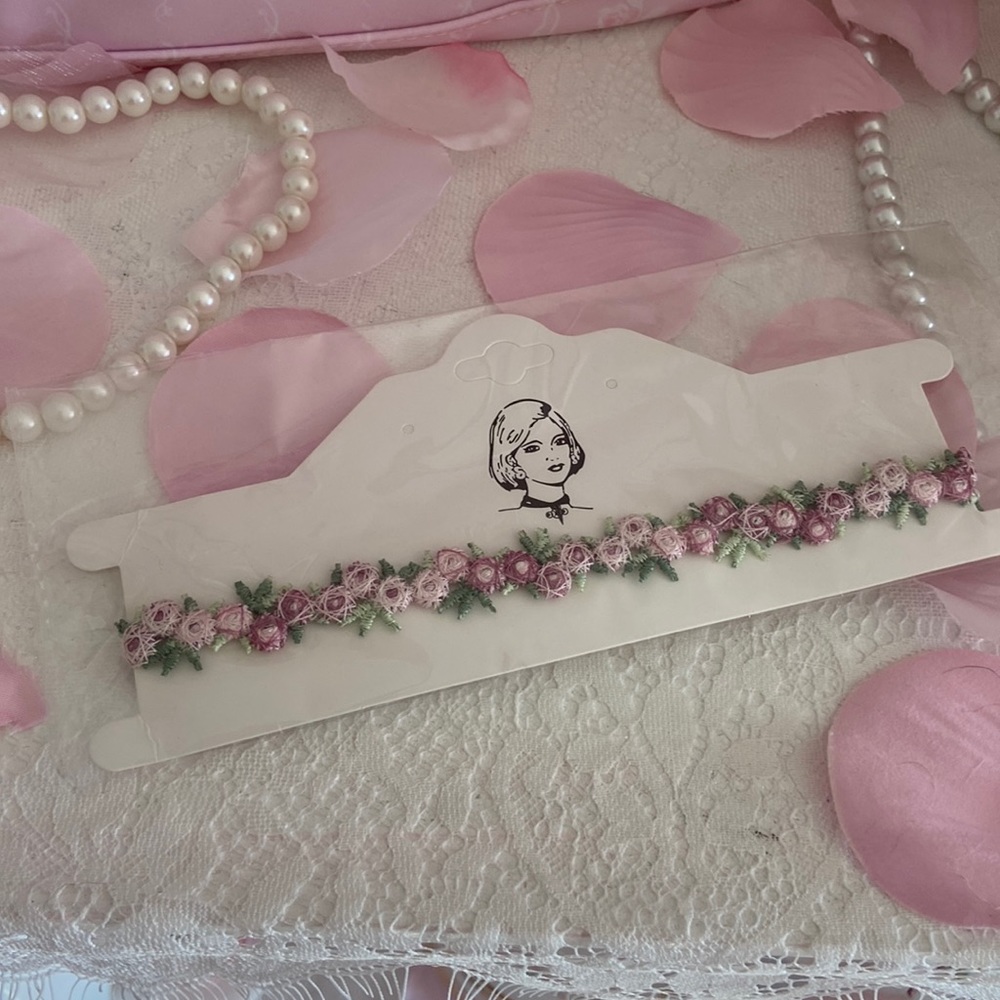 NWT! Princess core chocker necklace